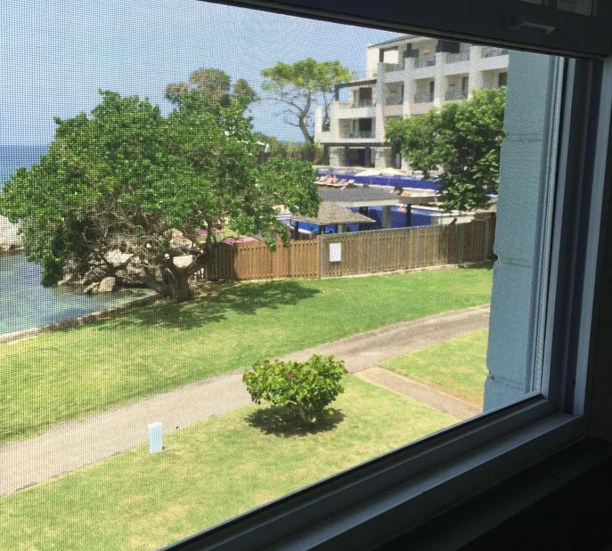 1 Bed Condo Ocean View Negril Daire